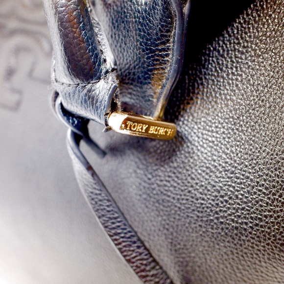 TORY BURCH~thea round tote~TASSELED LARGE HOBO BAG in BLACK PEBBLED LEATHER - Picture 7 of 9